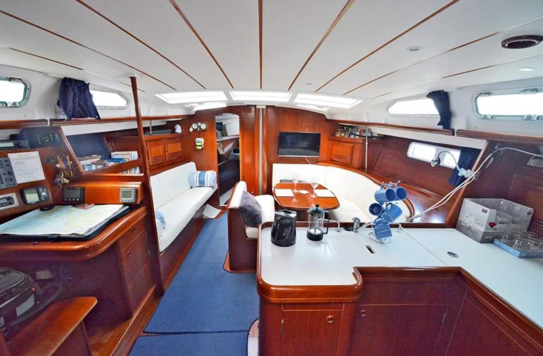 Luxury Yacht Stay "White Dove" Sleeps 6 Gibraltar Exteriér fotografie