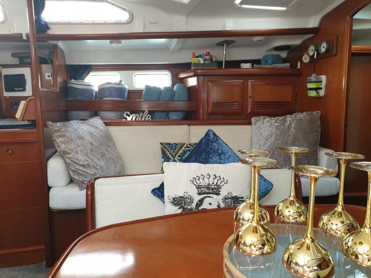 Luxury Yacht Stay "White Dove" Sleeps 6 Gibraltar Exteriér fotografie